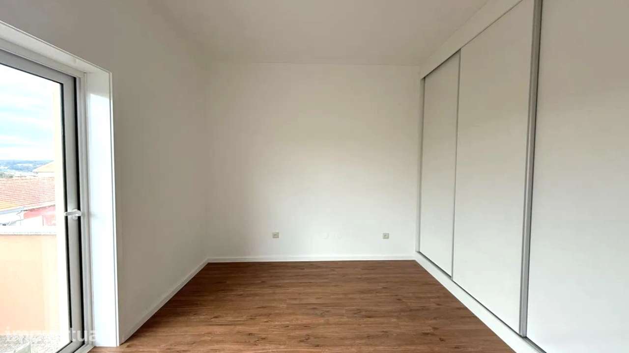 T3 Totalmente renovado c/ garagem box – Águas Santas - Grande imagem: 5/13