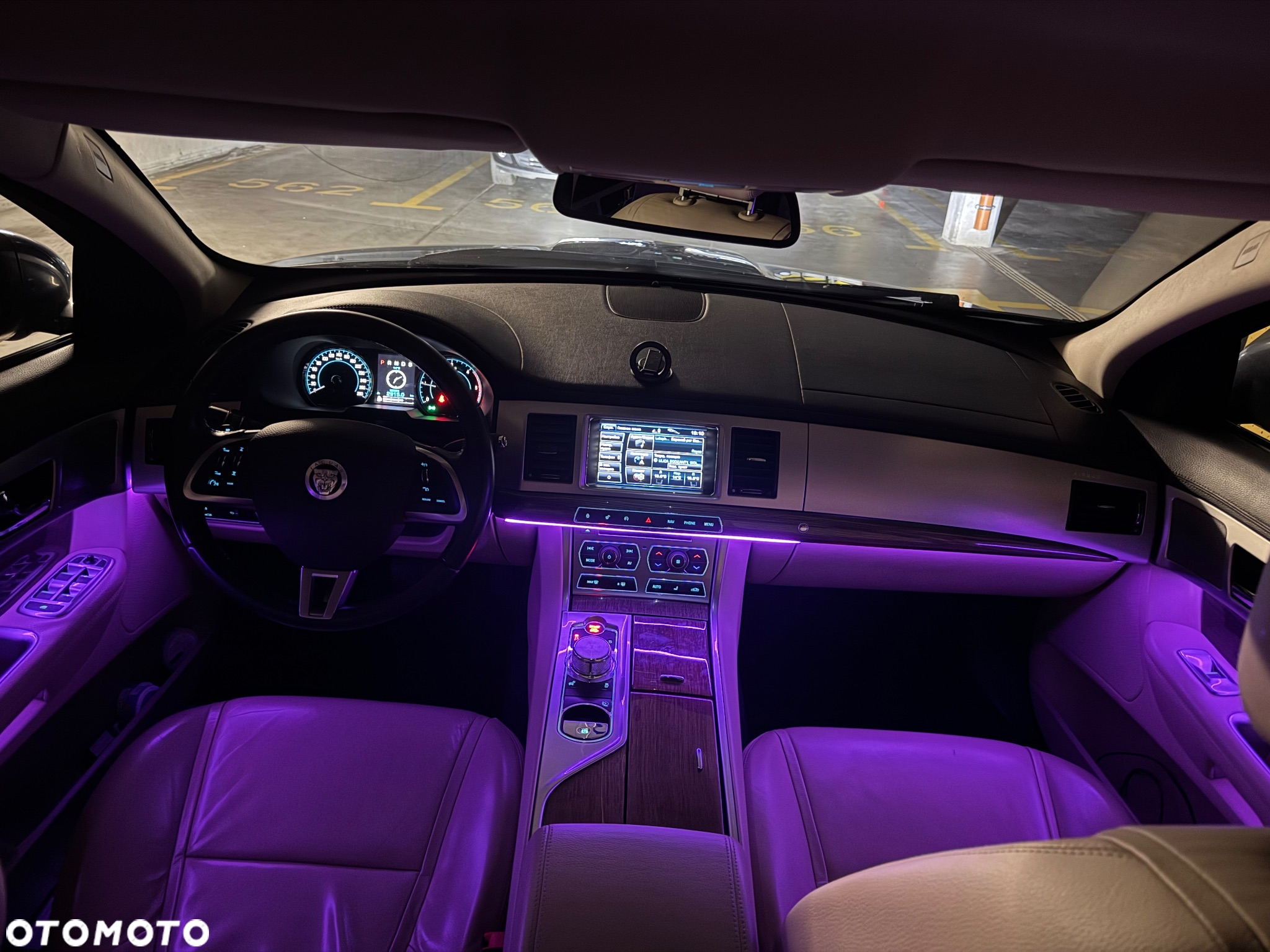 Jaguar XF 2.2 D Premium Luxury - 40