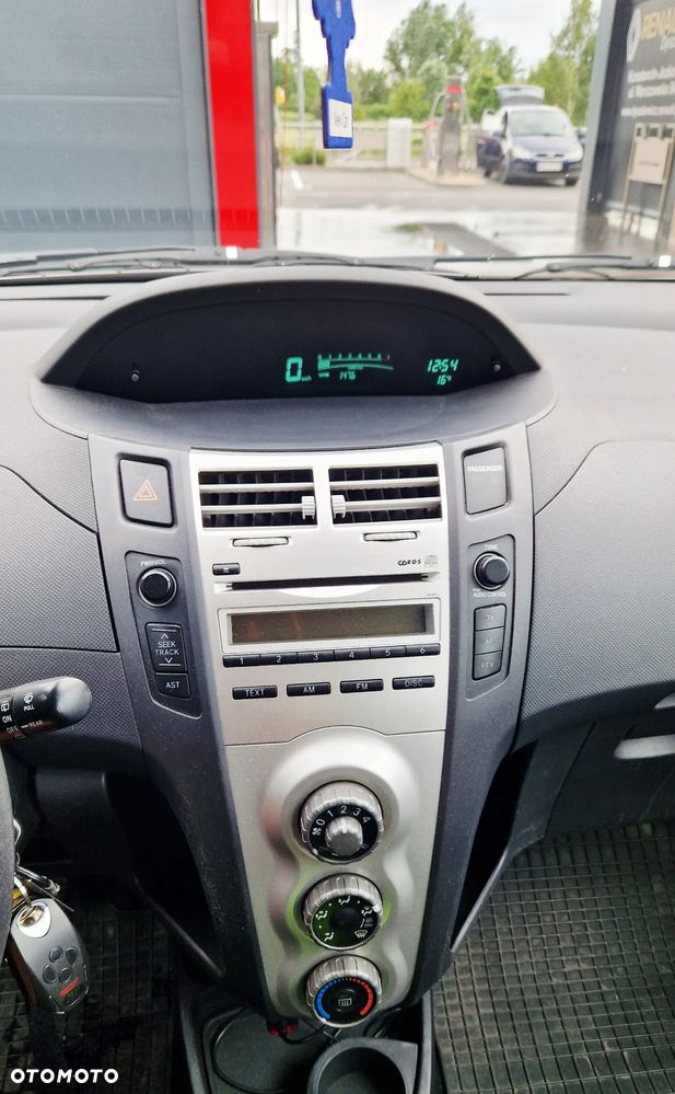 Toyota Yaris 1.0 Terra - 13
