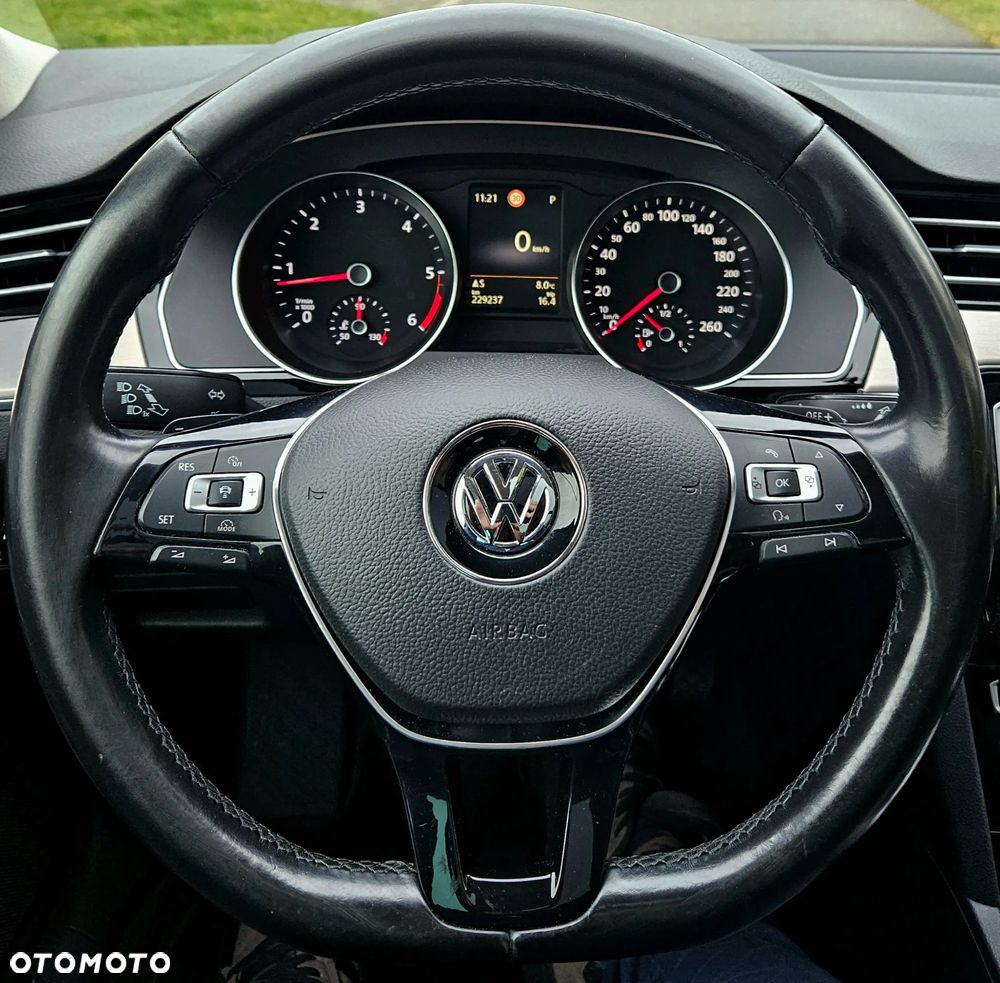 Volkswagen Passat 2.0 TDI (BlueMotion Technology) DSG Highline - 20