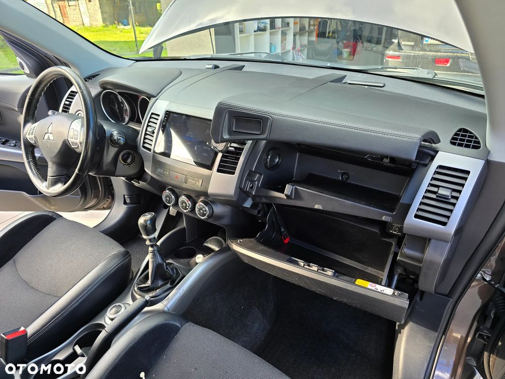 Mitsubishi Outlander - 21