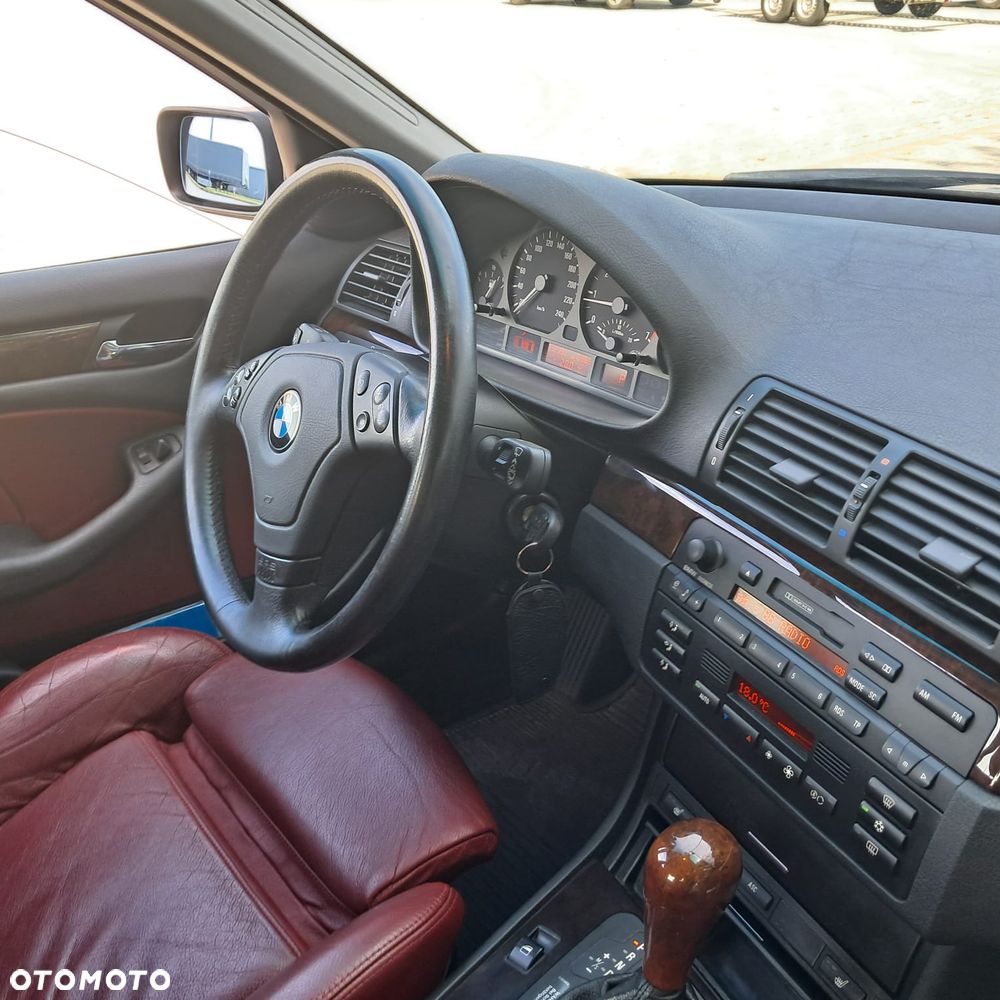 BMW Seria 3 325xi Edition Exclusive - 13