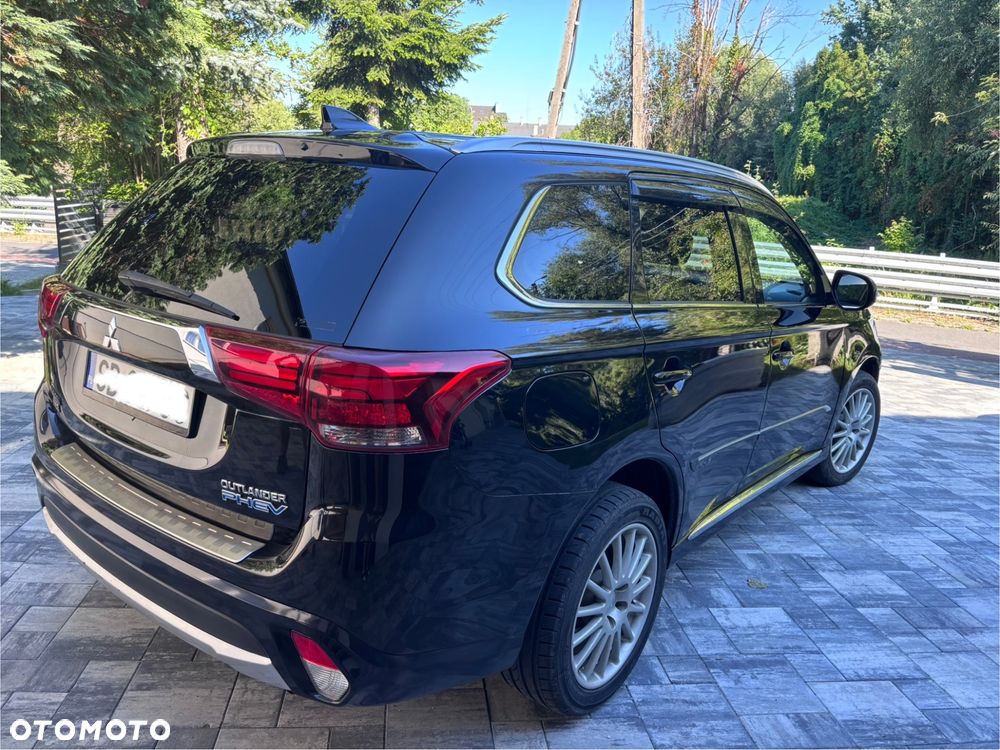 Mitsubishi Outlander 2.0 4WD Plug-In Hybrid - 8