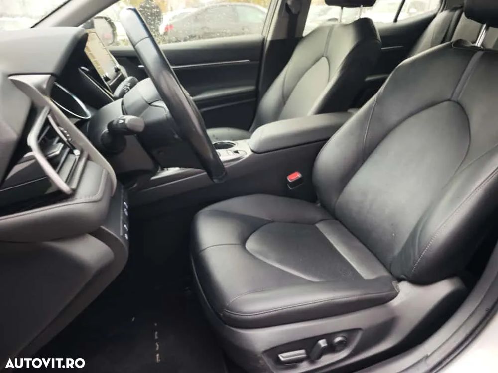 Toyota Camry 2.5 Hybrid Business - 10