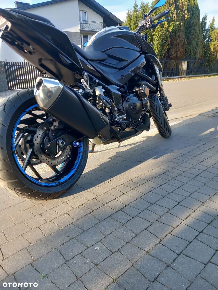 Suzuki GSX - 6