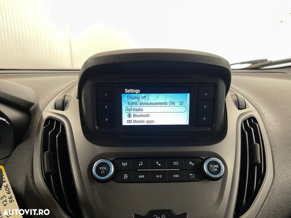 Ford Transit Courier - 10