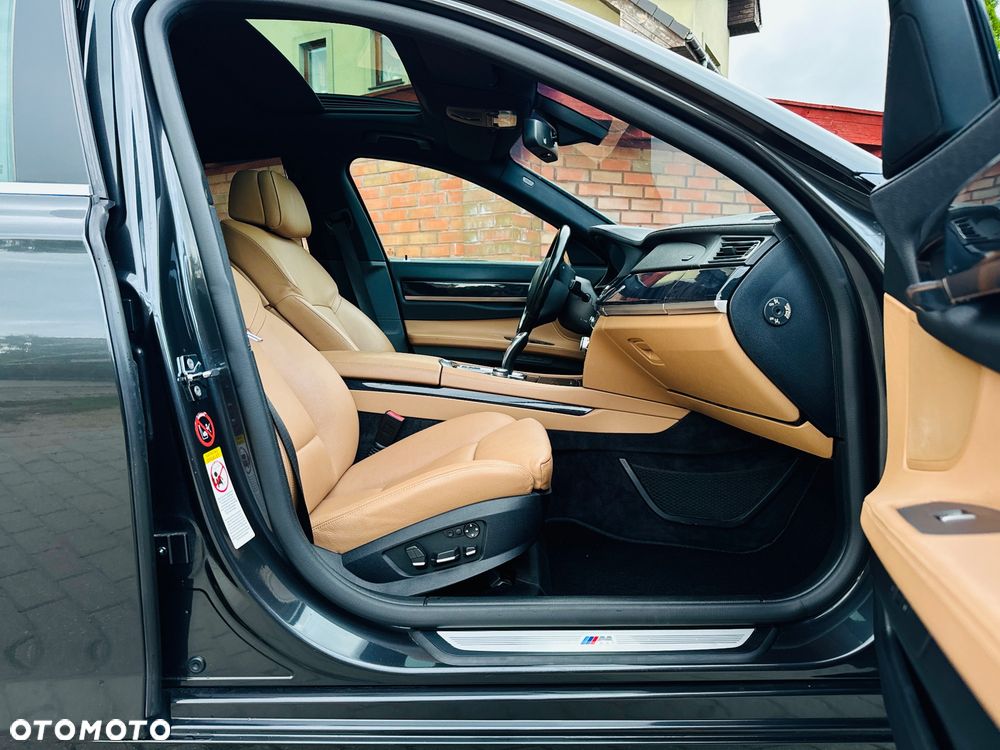 BMW Seria 7 740i - 8