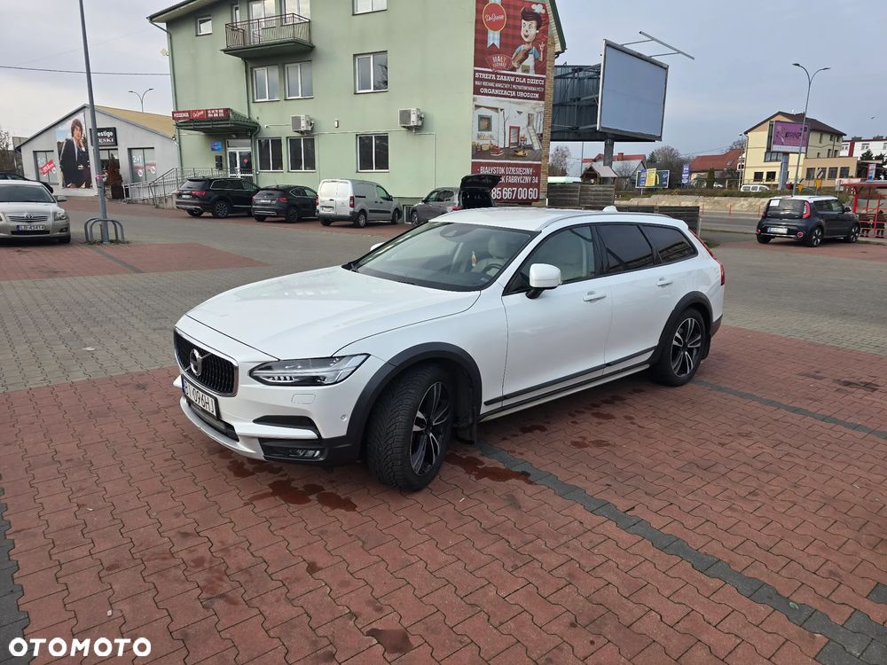 Volvo V90 Cross Country - 13
