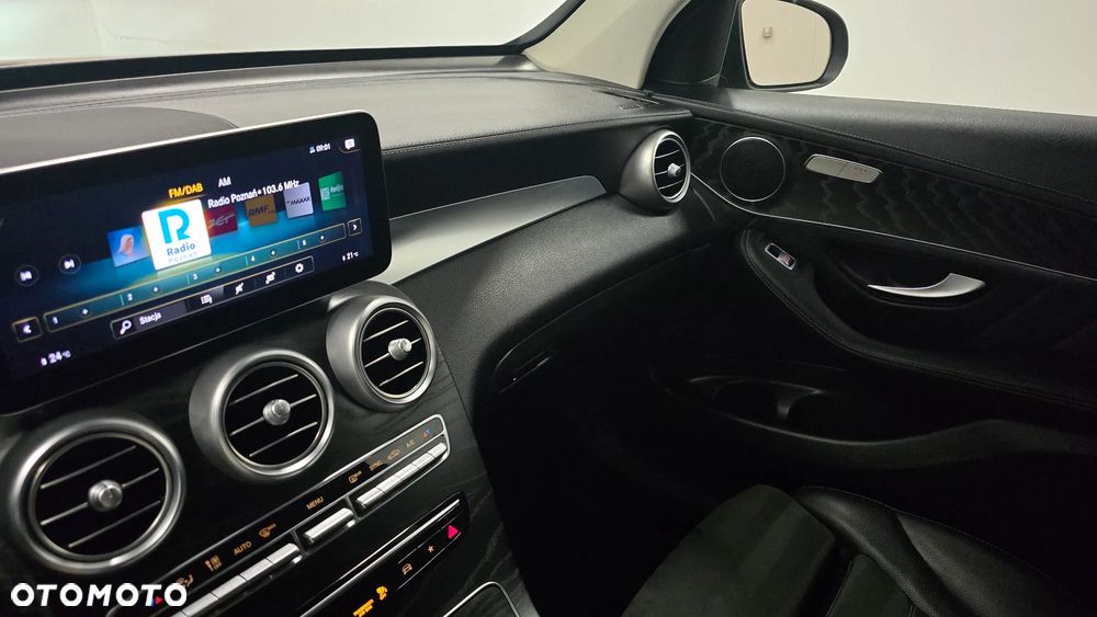 Mercedes-Benz GLC 300 d 4Matic 9G-TRONIC AMG Line Plus - 23