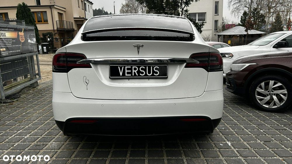 Tesla Model X - 6