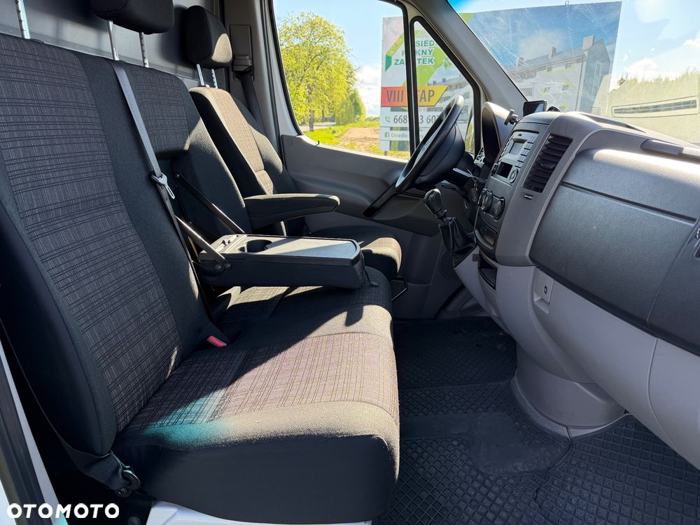 Mercedes-Benz Sprinter - 14