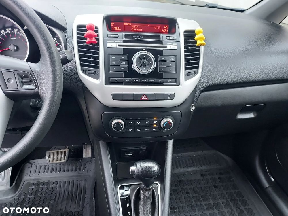 Kia Venga 1.6 L - 8