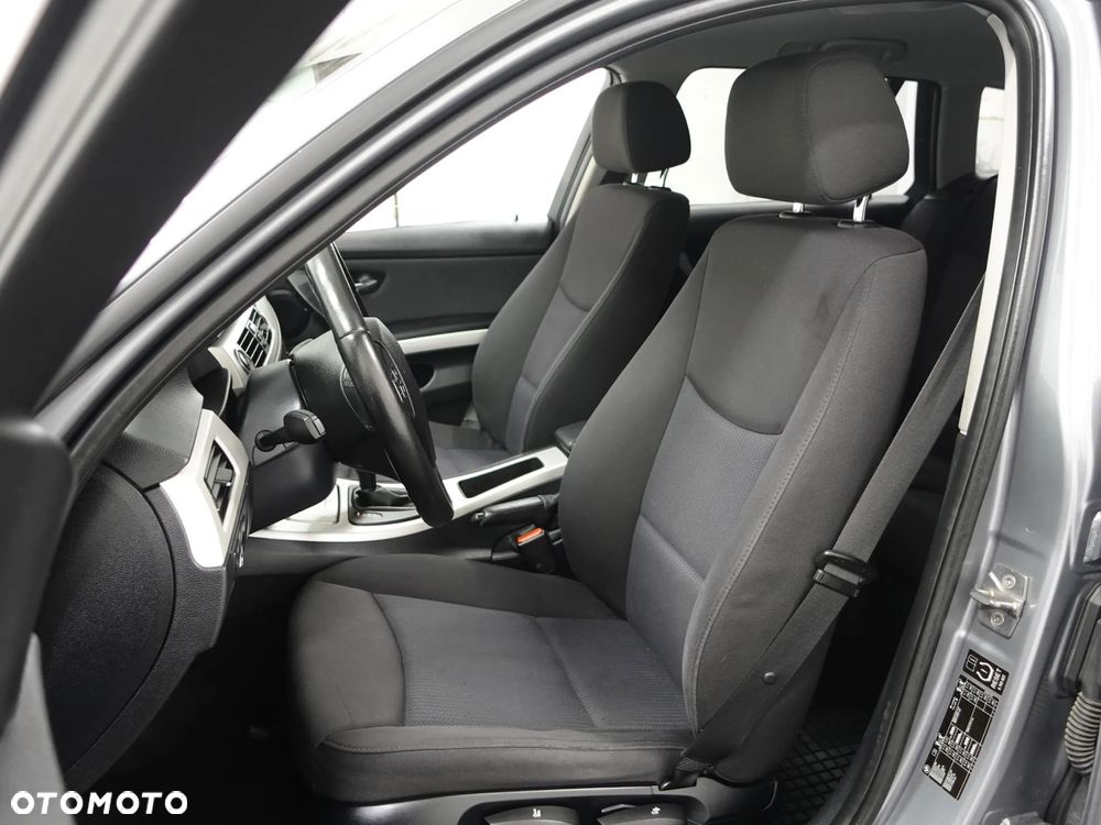 BMW Seria 3 320d xDrive DPF - 21