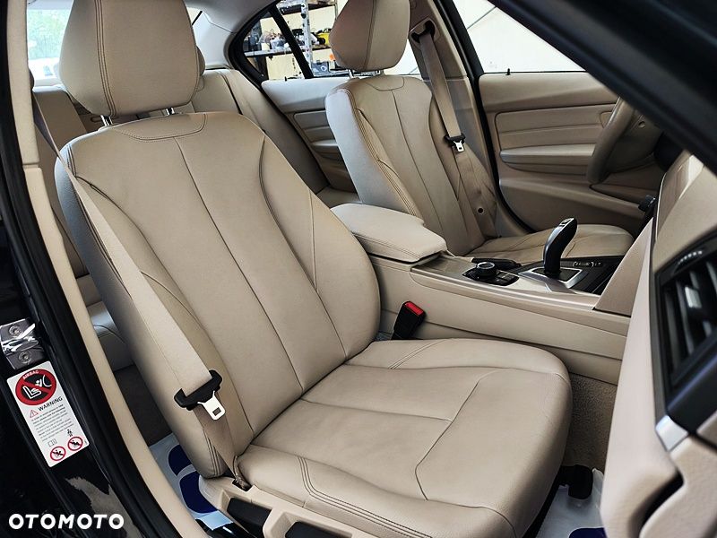 BMW Seria 3 320i Modern Line - 40