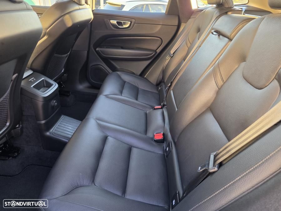 Volvo XC 60 2.0 T6 PHEV Core AWD - 16