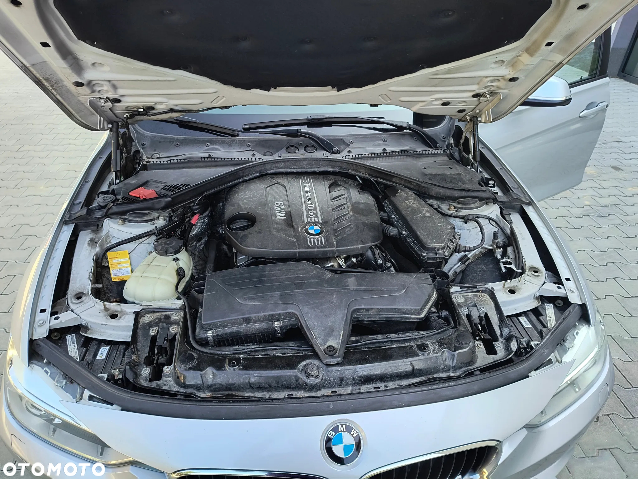 BMW Seria 3 320d DPF Touring - 9