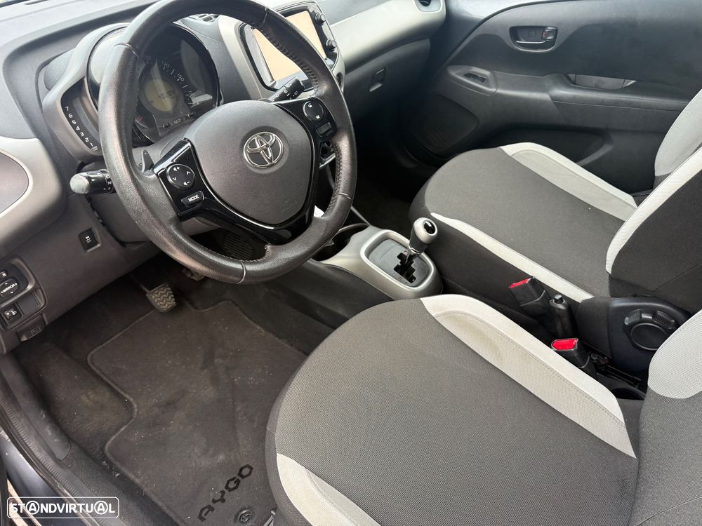 Toyota Aygo 1.0 X-Play Plus+X-Touch +TSS MM - 7