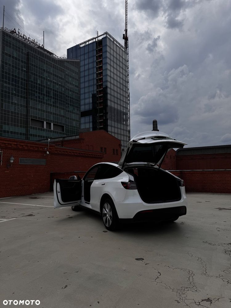 Tesla Y Long Range Dual Motor AWD - 14