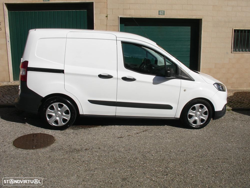 Ford transit courier - 1