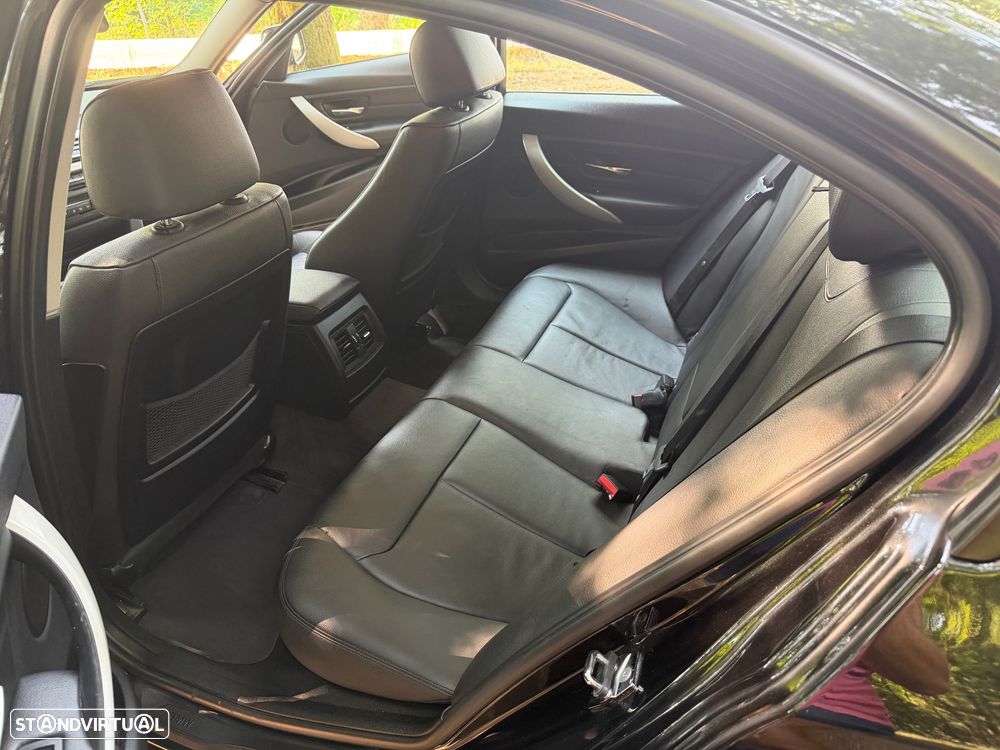 BMW 316 d Pack M - 13
