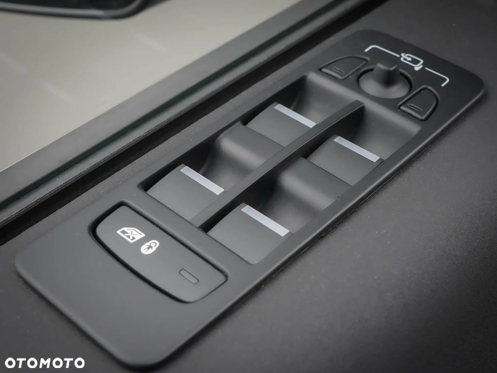 Land Rover Discovery Sport - 12