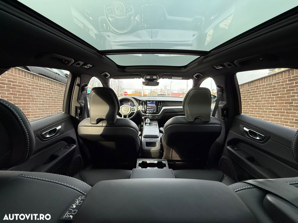 Volvo XC 60 B4 MHEV AT AWD Ultimate Dark - 29