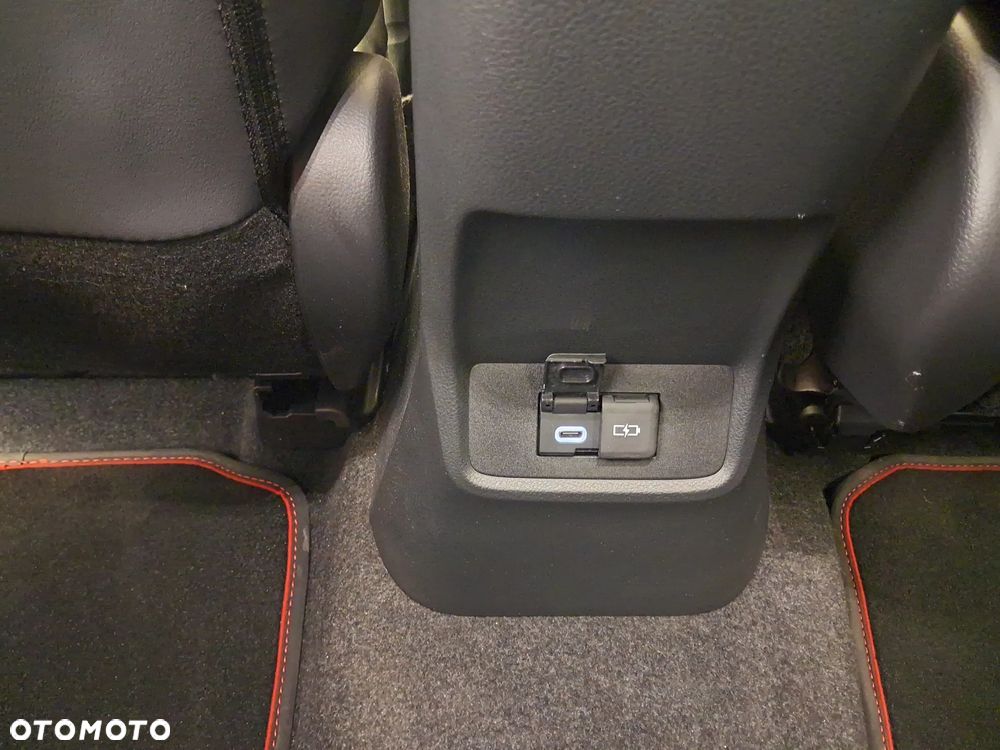 Lexus LBX 1.5 Hybrid Emotion - 23