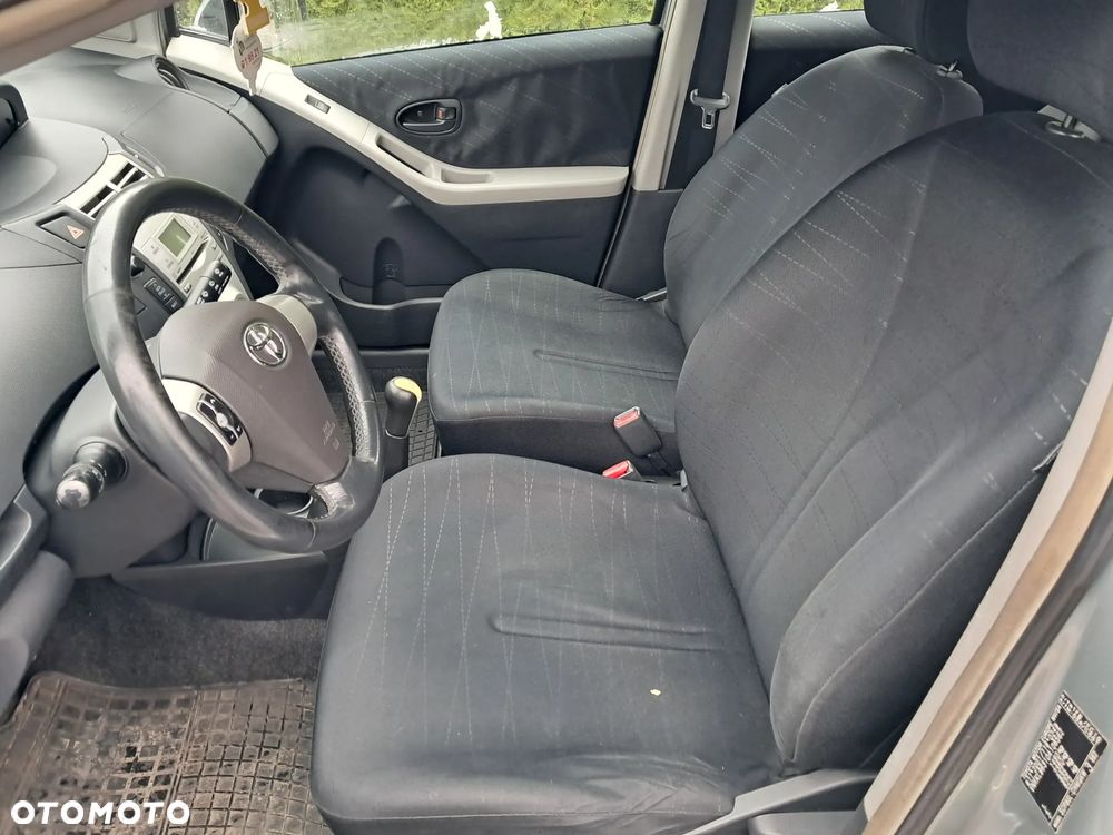Toyota Yaris - 8