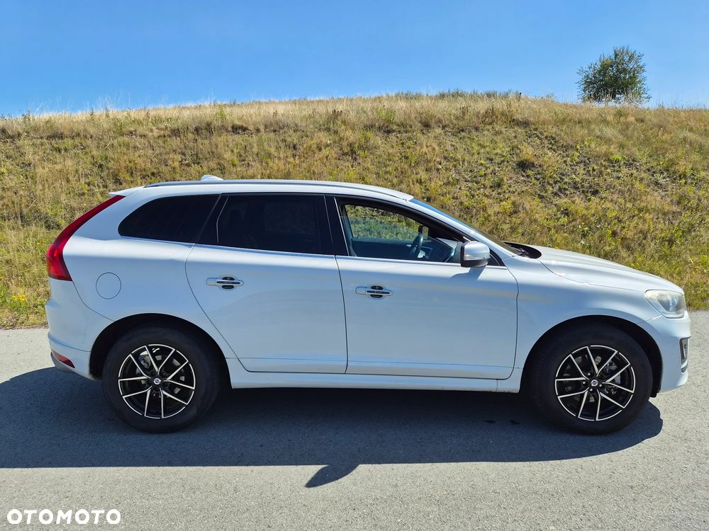 Volvo XC 60 D4 AWD R-Design Momentum - 3