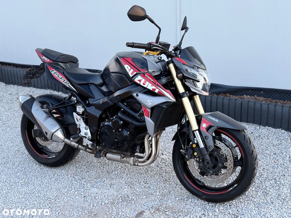 Suzuki GSR - 1