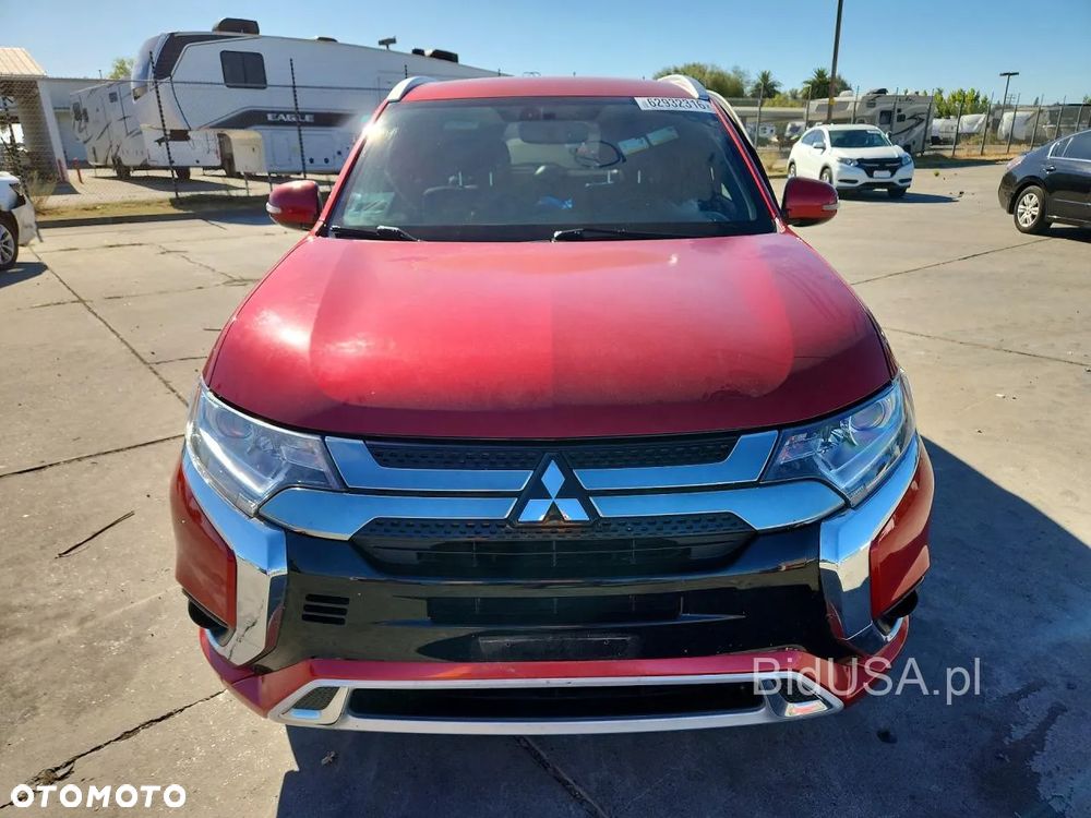 Mitsubishi Outlander - 2