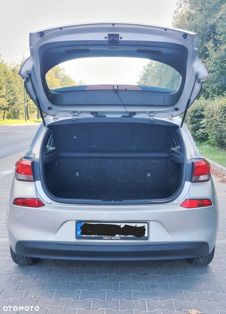Hyundai i30 1.6 D Classic + - 8