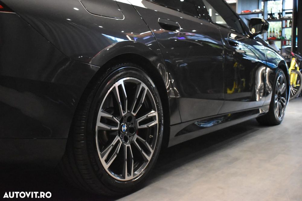BMW Seria 5 520d Aut. - 34