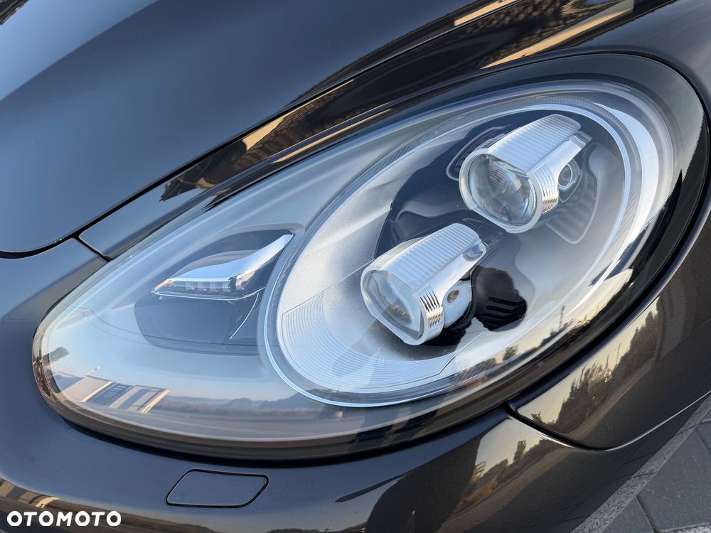 Porsche Panamera Turbo Executive - 32