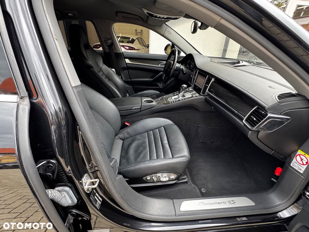 Porsche Panamera 4S - 20