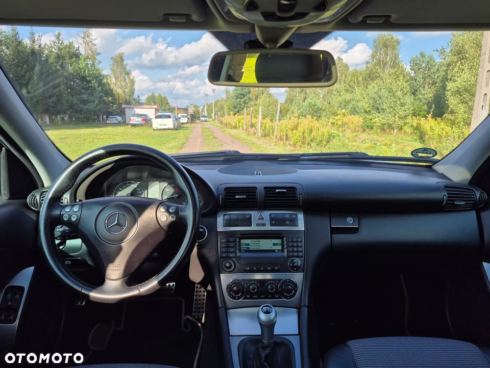Mercedes-Benz C-Class 2006 photo 3