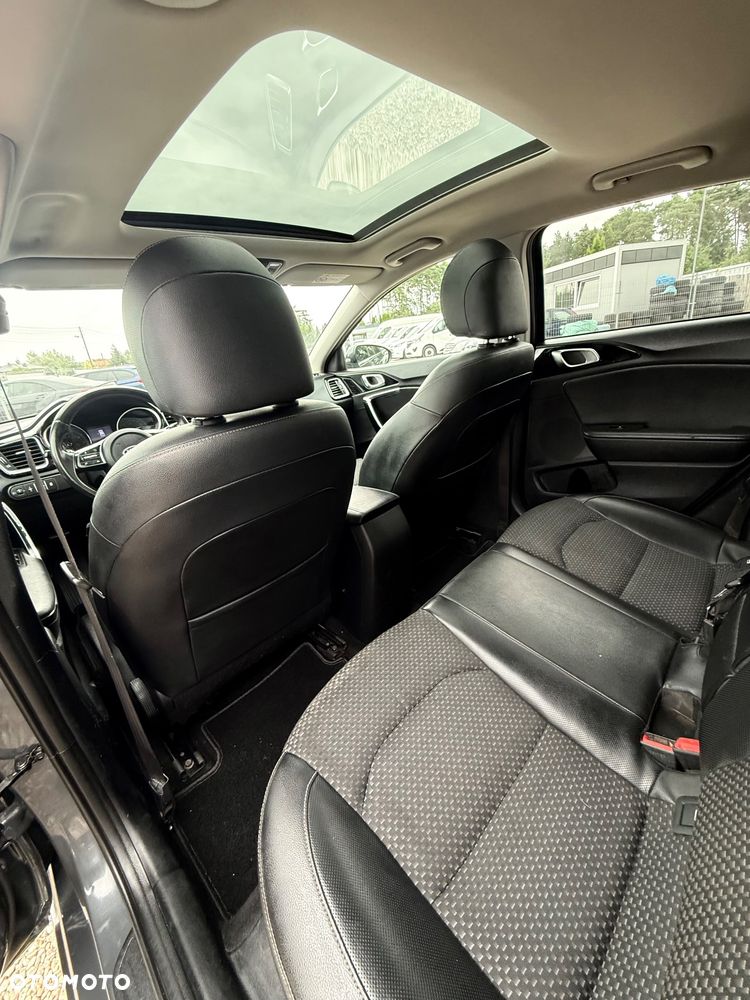 Kia Ceed - 11