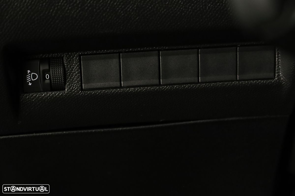 Peugeot 2008 1.2 PureTech Allure EAT8 - 20