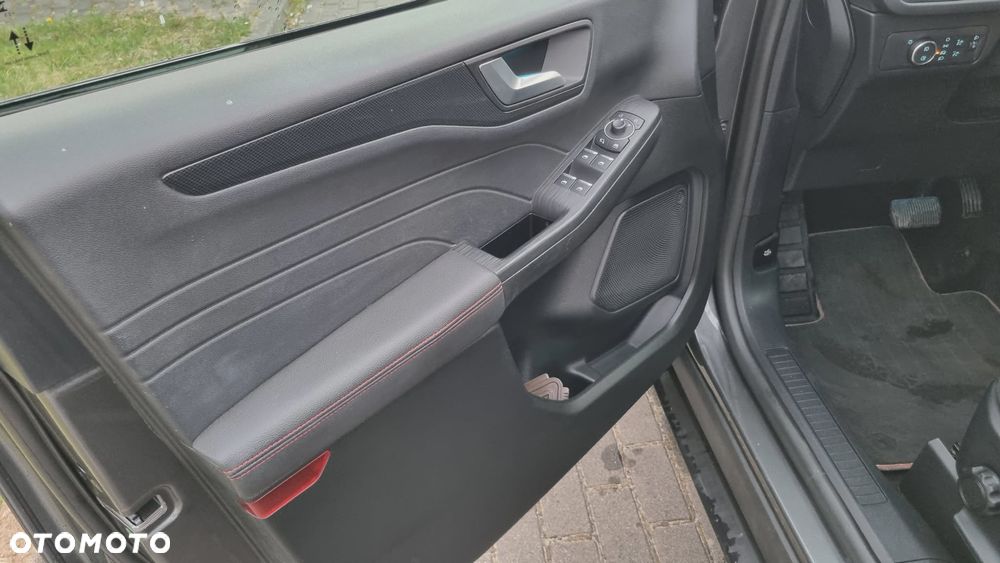 Ford Kuga 2.5 FHEV FWD ST-Line eCVT - 19