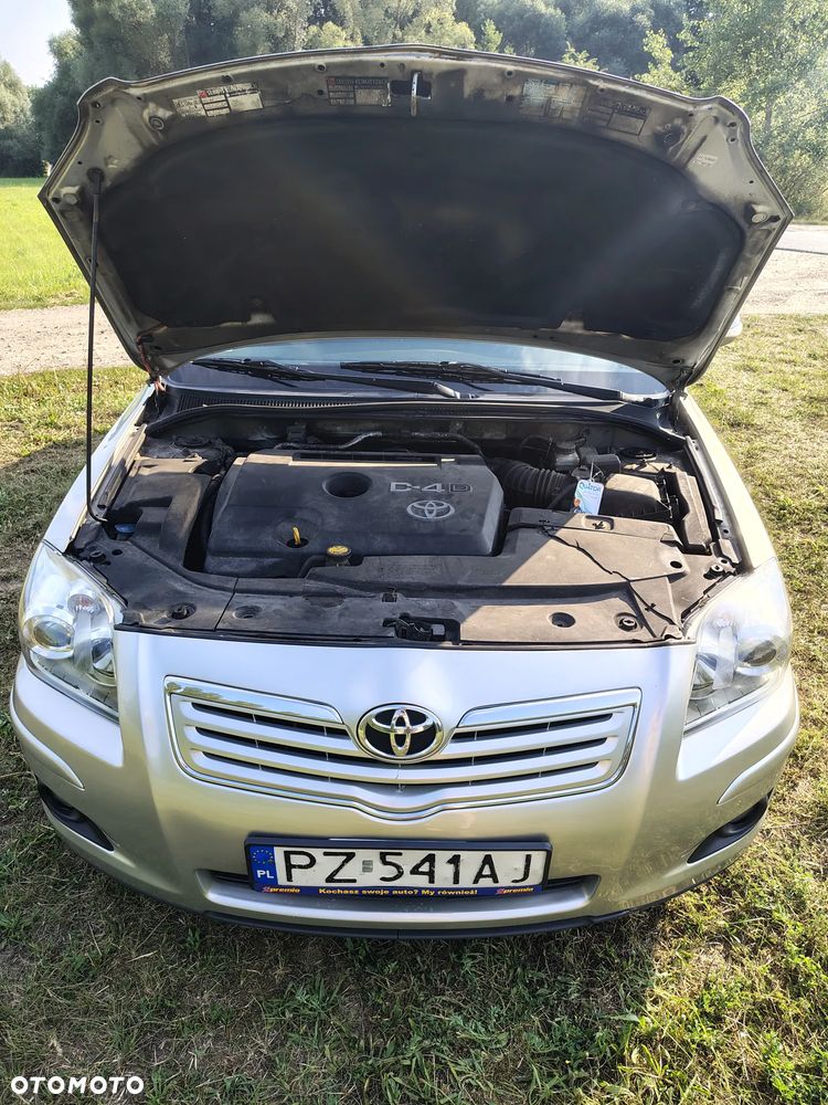 Toyota Avensis 2.0 D-4D Luna - 28