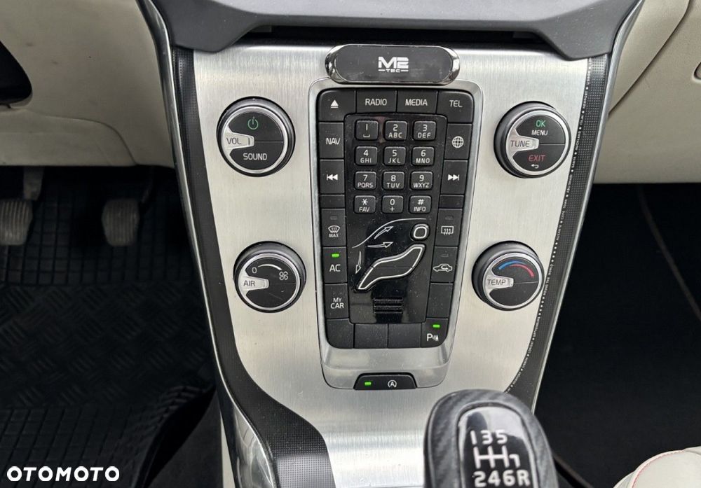 Volvo V40 Cross Country - 29