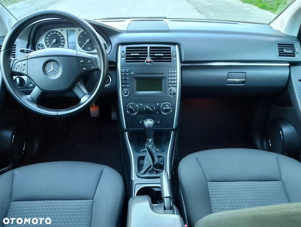 Mercedes-Benz Klasa B 180 BlueEFFICIENCY SPORT EDITION - 22