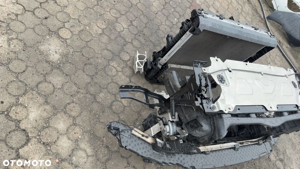 PAS PRZEDNI CHŁODNICE BMW X3 G01 X4 G02 - 2