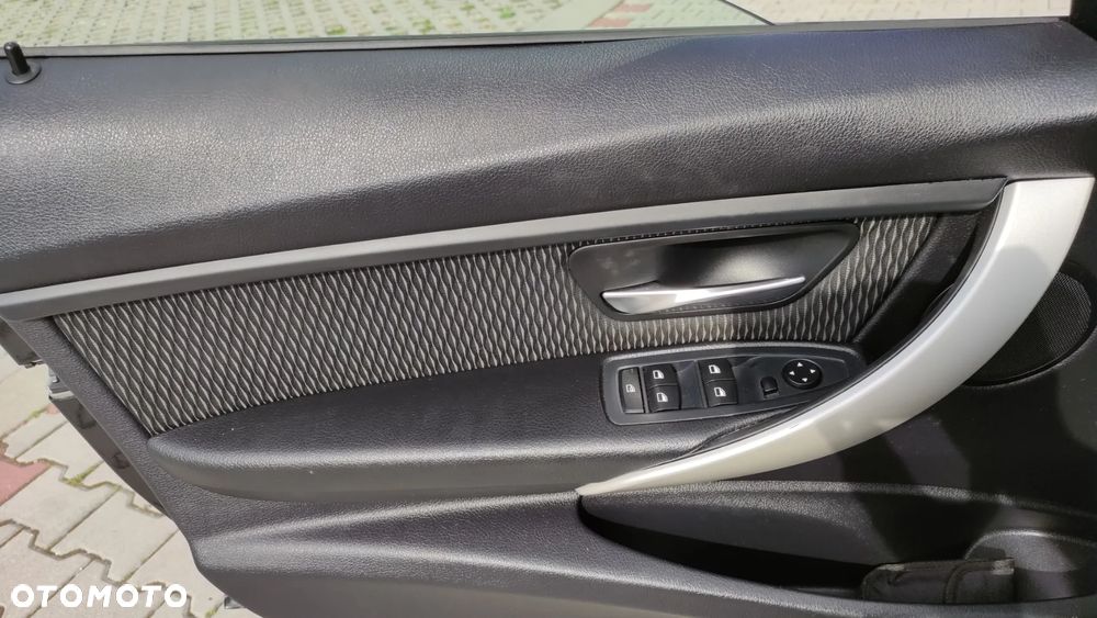 BMW Seria 3 320d DPF Edition Sport - 39