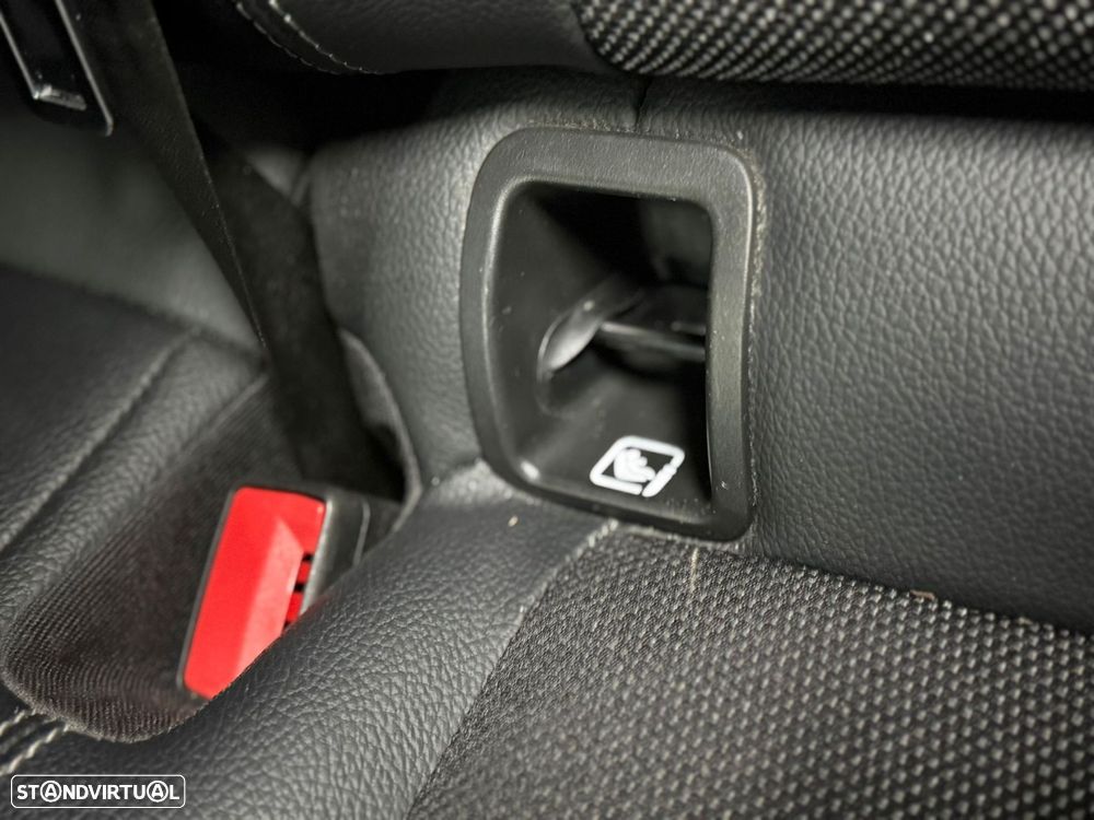 Mercedes-Benz GLA 250 - 12