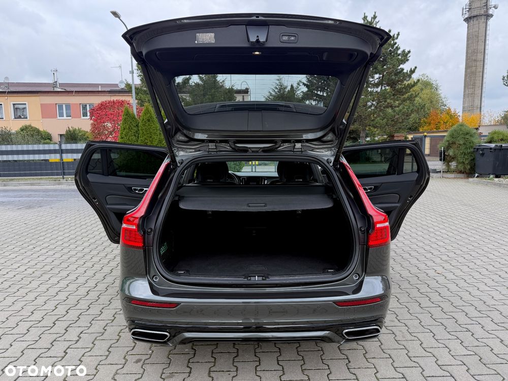 Volvo V60 D3 R-Design - 14
