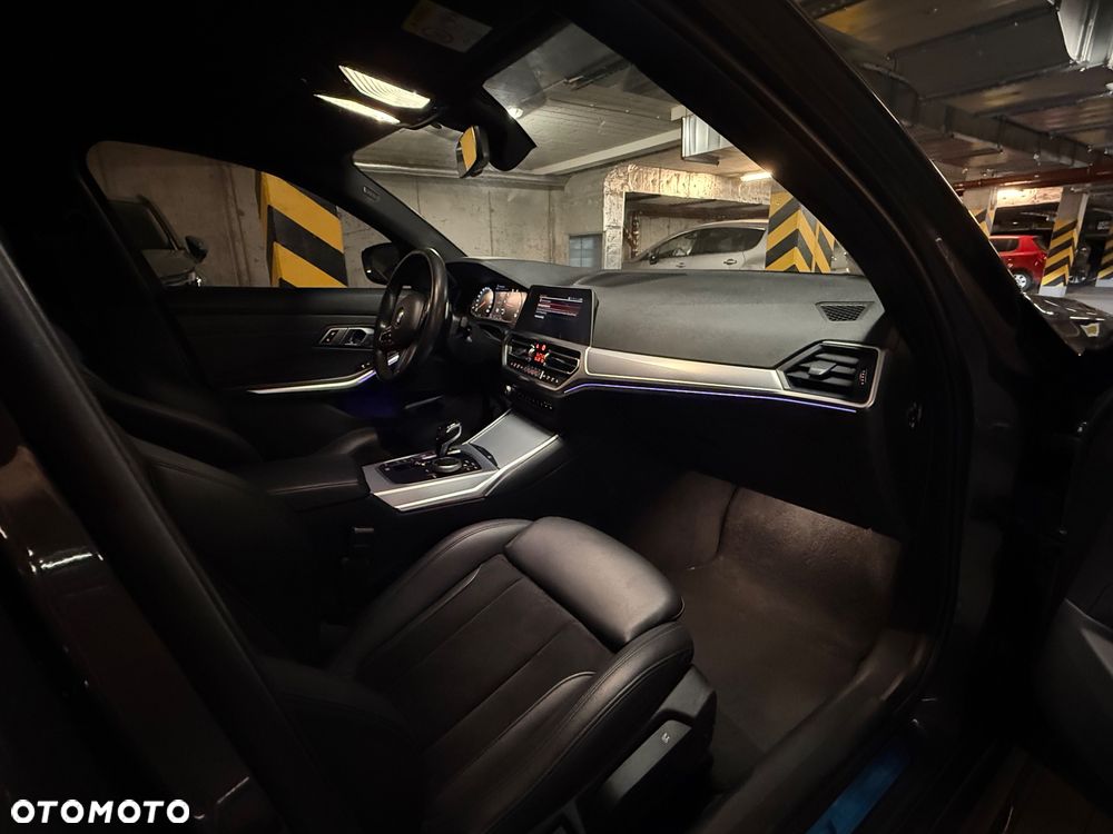 BMW Seria 3 318i M Sport - 24