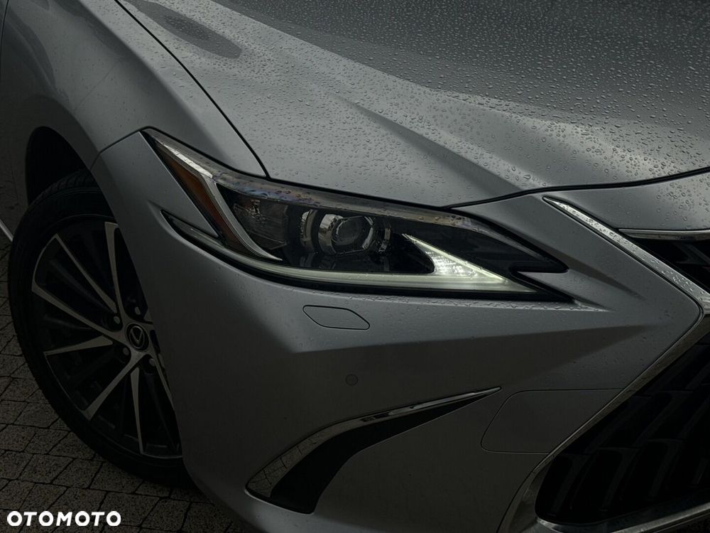 Lexus ES 300h Business Edition - 28