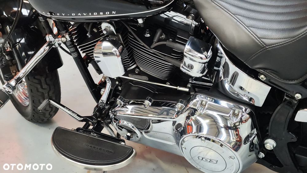 Harley-Davidson Softail Custom - 36