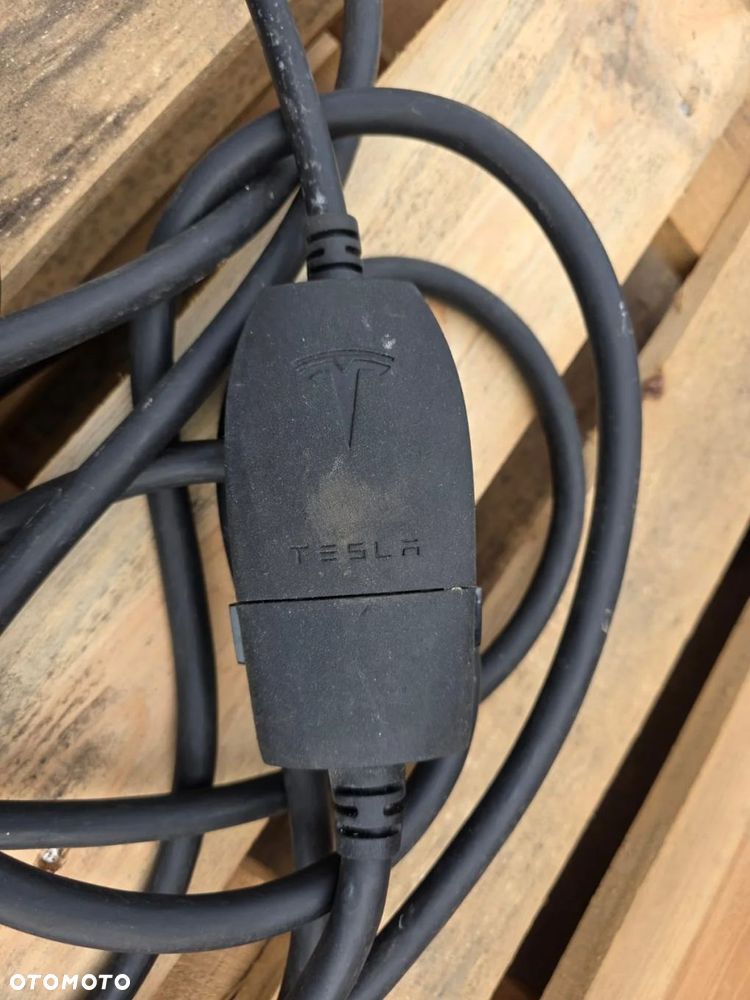 KABEL DO ŁADOWANIA TYPE 2 TESLA 1058220-02-E - 2